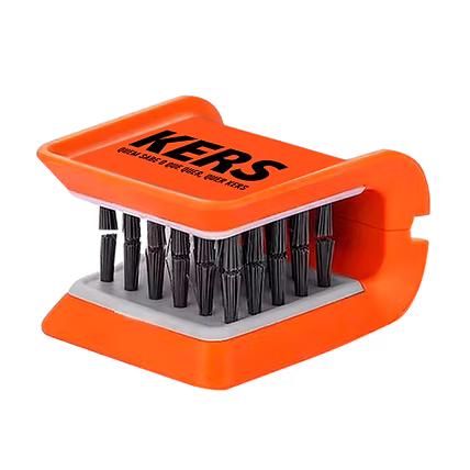 Escova para limpeza de cinto de segurança KERS Dual Clean com limpeza simultânea dos dois lados para higienização automóvel profissional.